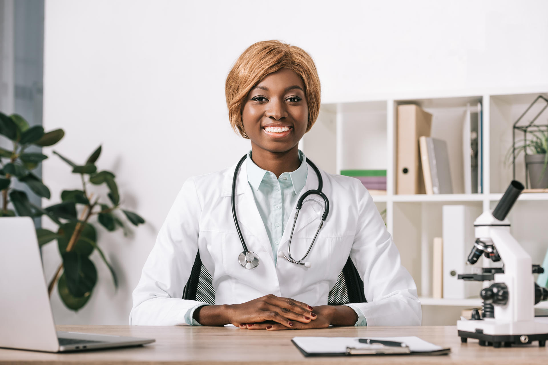 Dr. Maya specializes in internal medicine and preventive care. She’s passionate about patient education and is known for her compassionate,in online consultations.